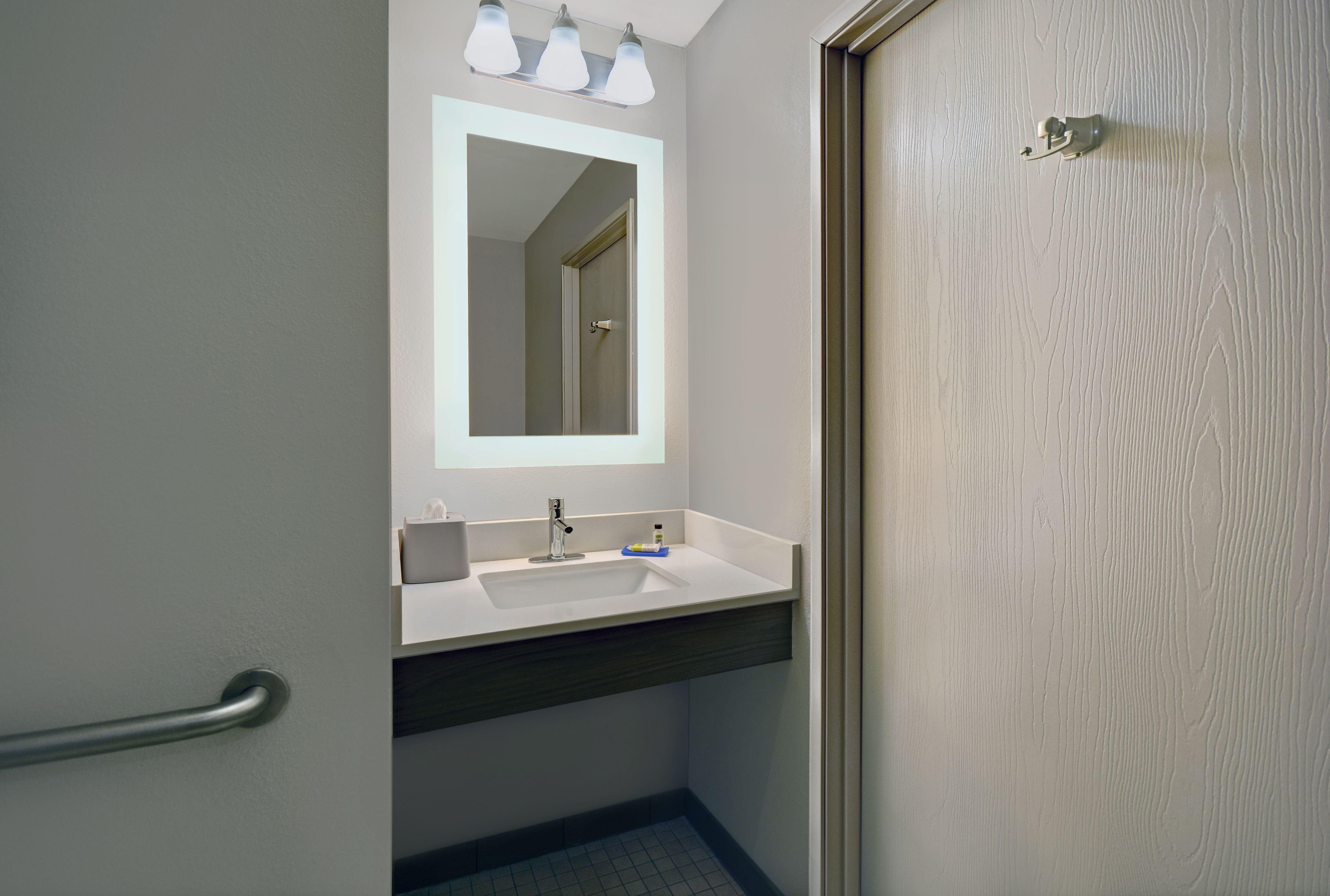 Holiday Inn Express Adrian By Ihg Экстерьер фото