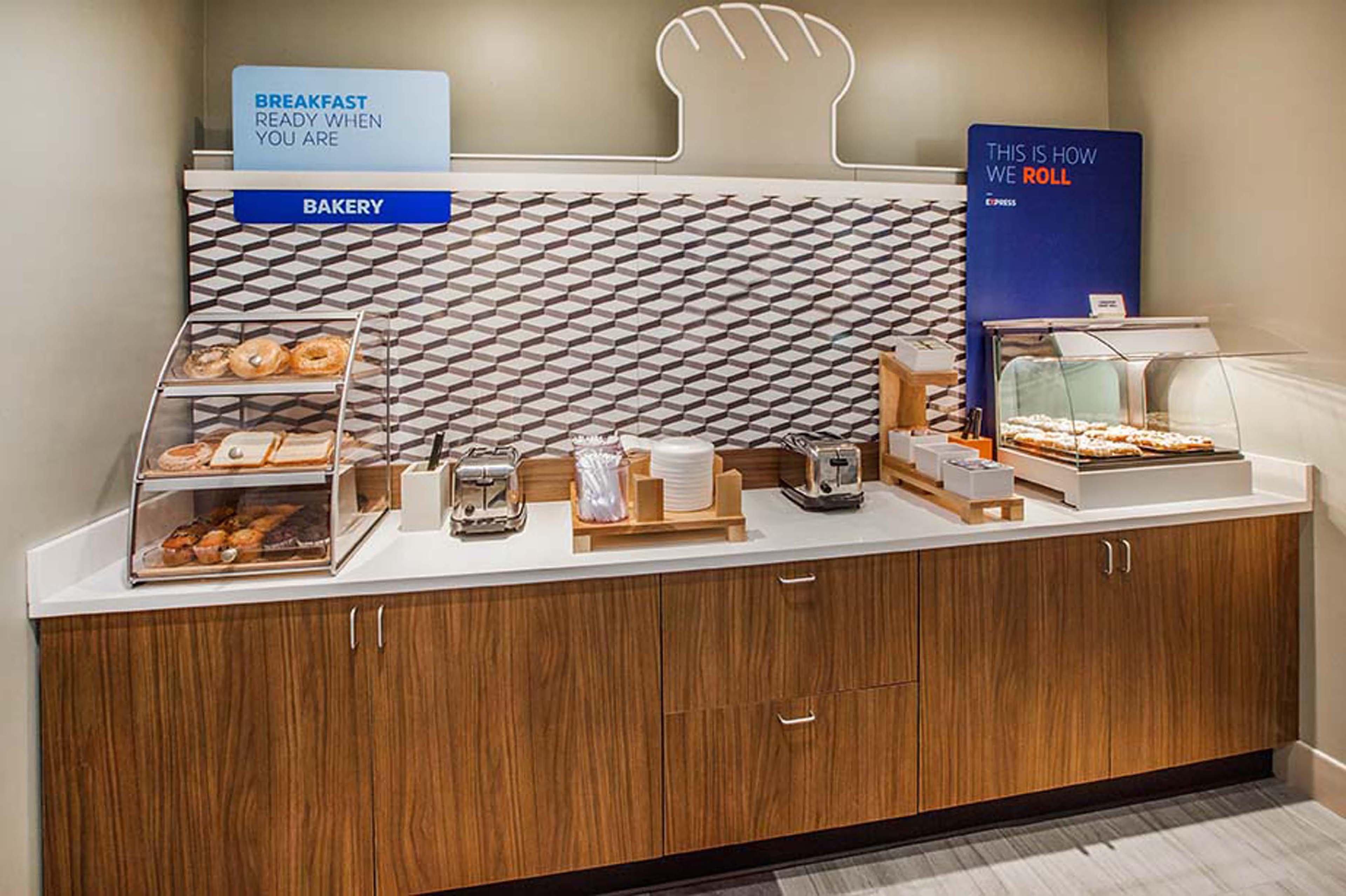 Holiday Inn Express Adrian By Ihg Экстерьер фото