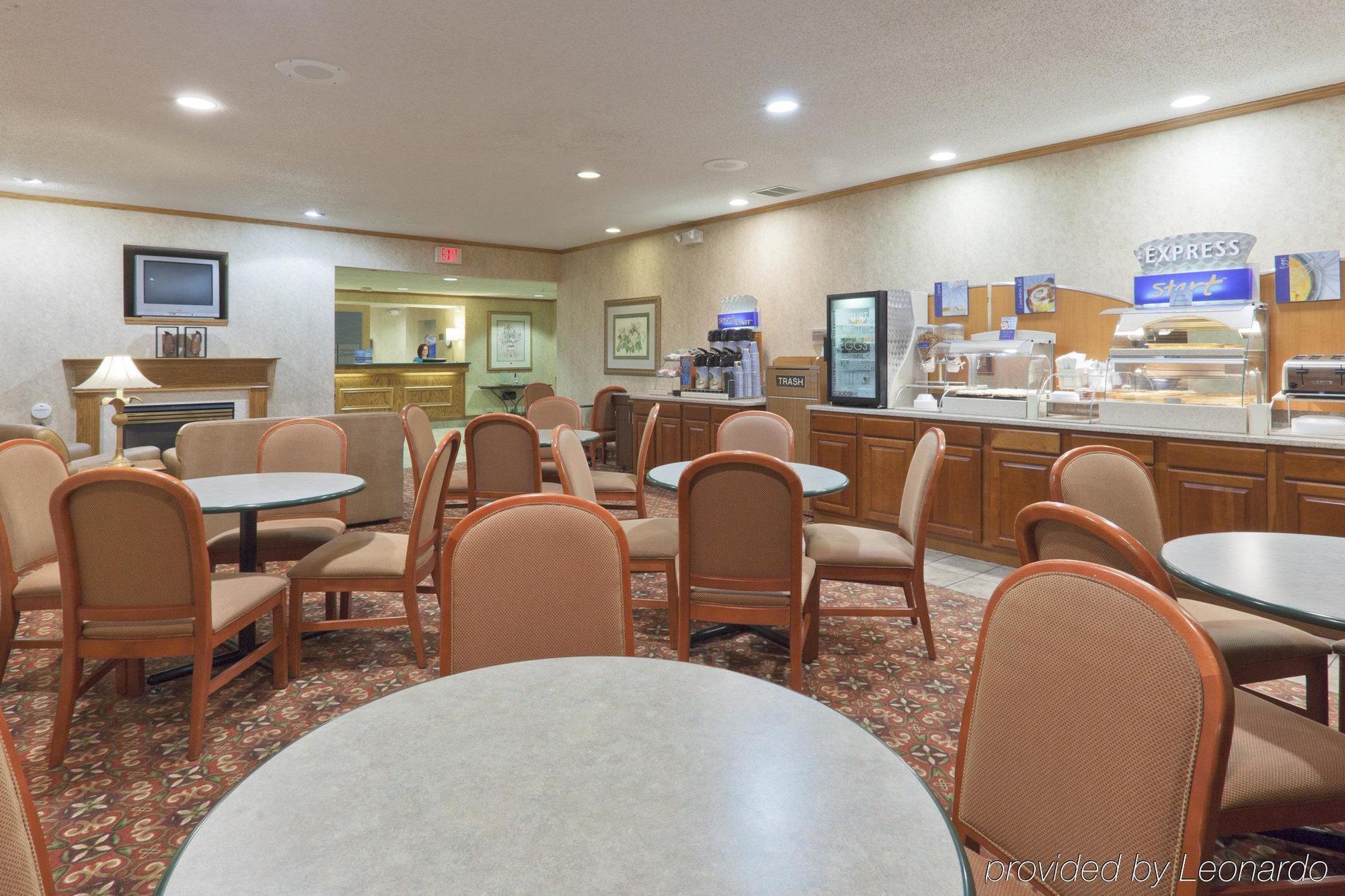 Holiday Inn Express Adrian By Ihg Ресторан фото